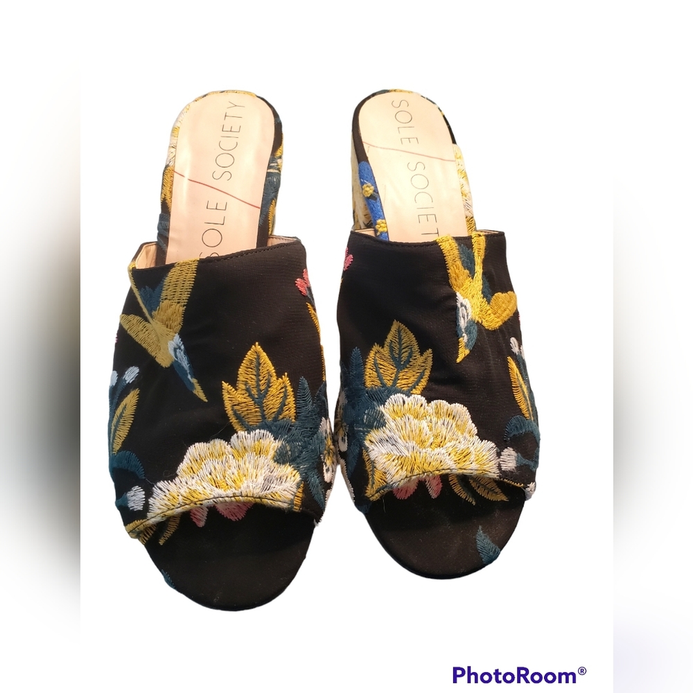 Sole Society Black Floral Sandals